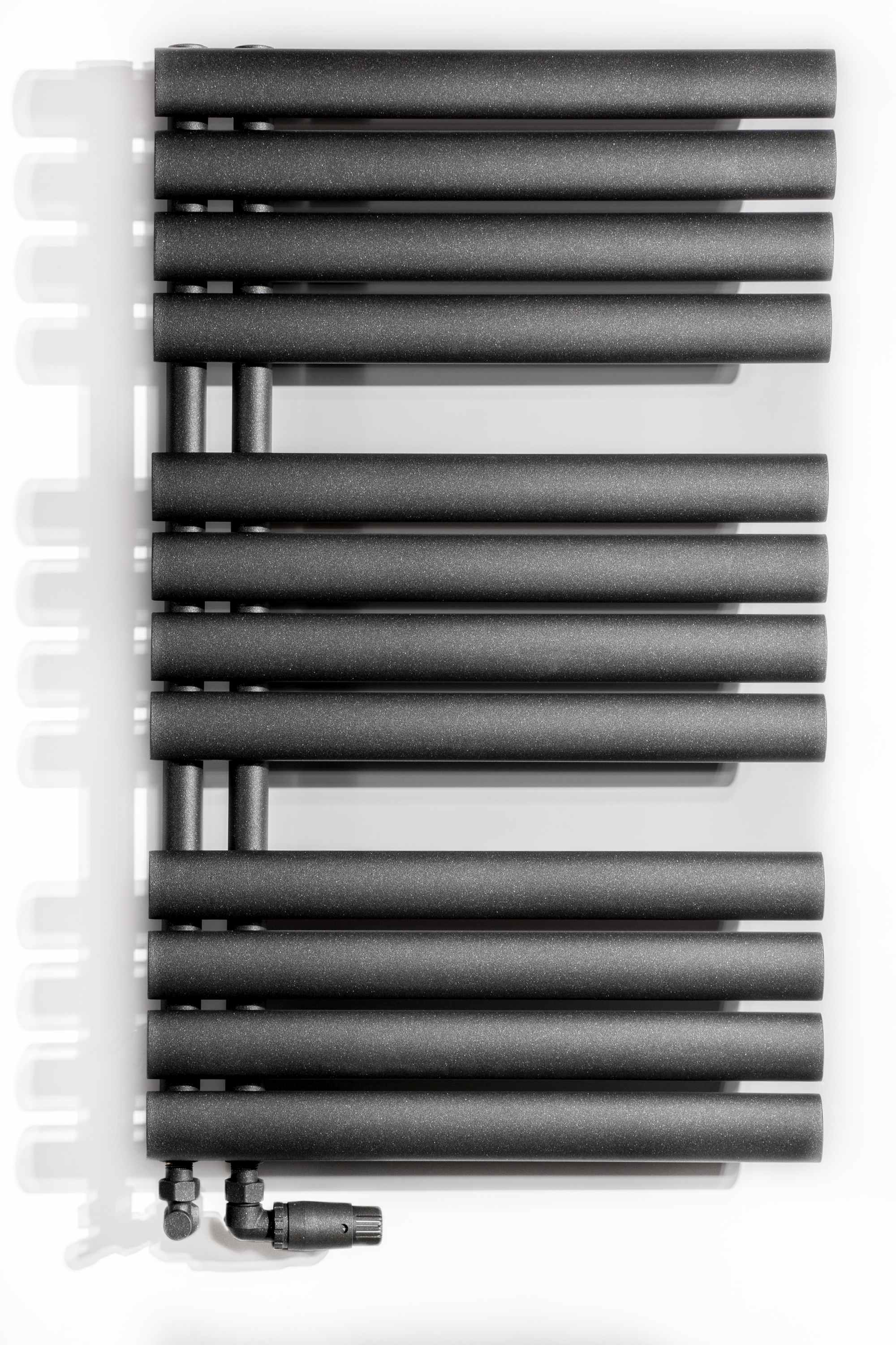 Luxrad Flag Bis Badezimmerheizkörper dekorativ 81.6x50 cm schwarz FLA816500S040