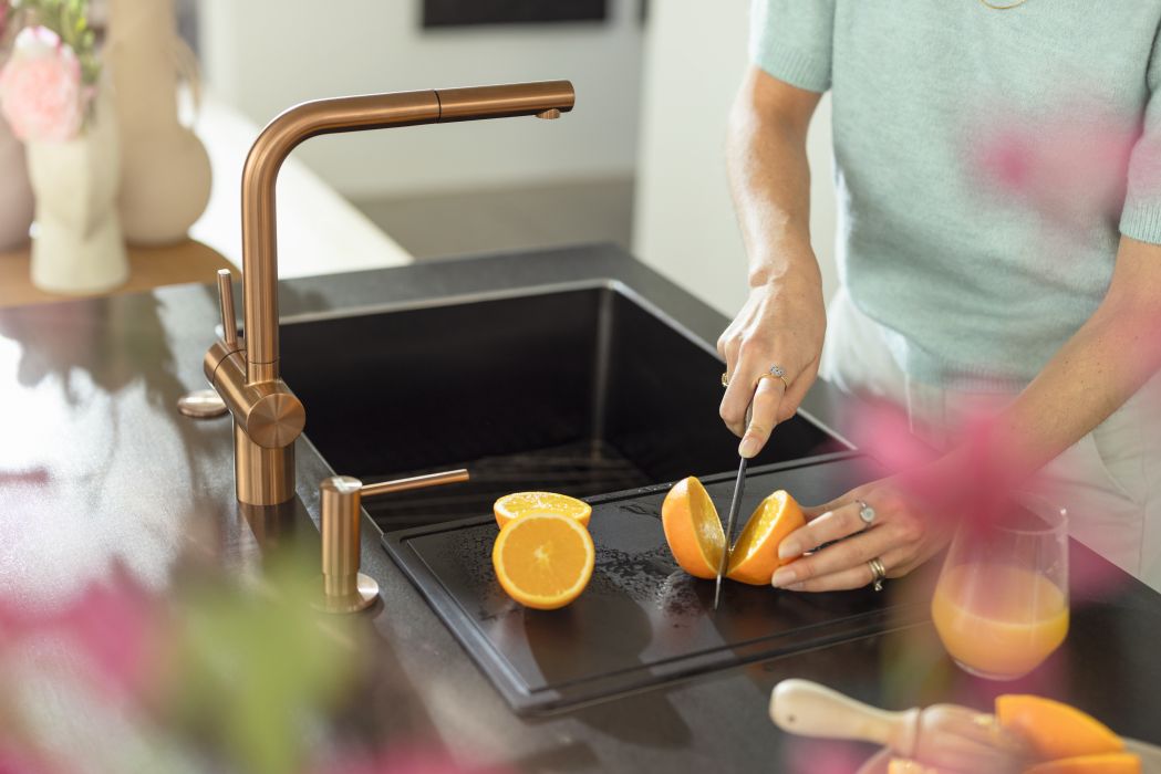 Auff&auml;llige goldene Akzente in der K&uuml;che