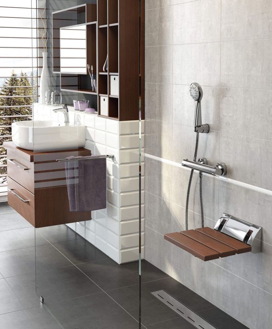 kabina se sprchovým sedátkem